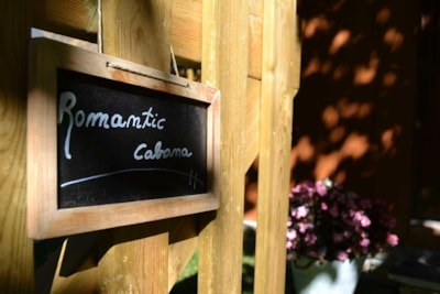 Hut Romantic — 7