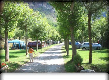 Stellplatz - Stellplatz Mit Strom - CAMPING VORAPARC