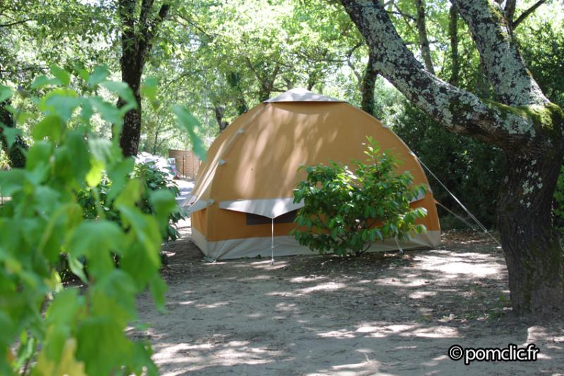 Emplacement - Emplacement De Camping - CAMPING LE MAS DU SARTRE