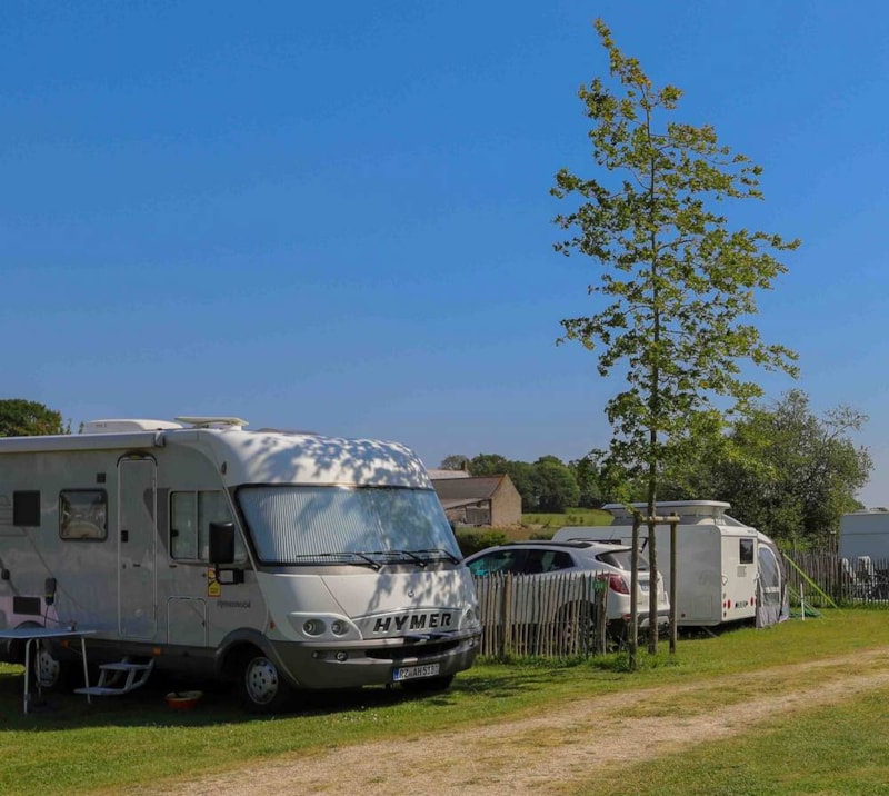 Stellplatz + Fahrzeug + Zelt oder Wohnwagen
