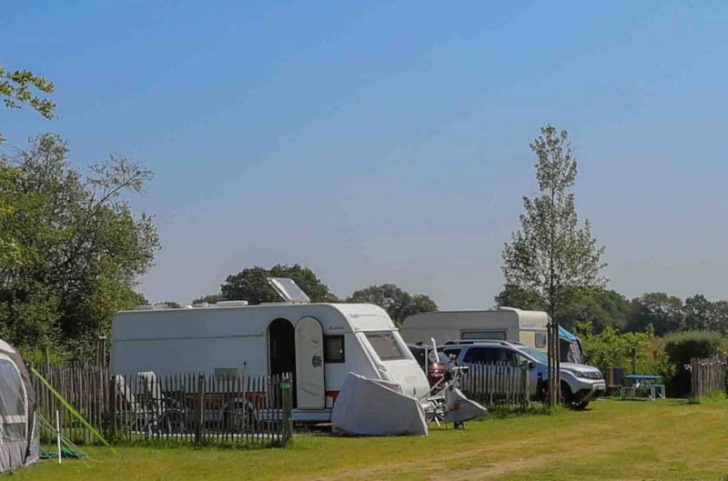 Stellplatz + Fahrzeug - Privilège XL (+ 120m2)