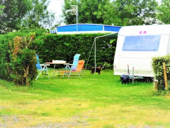 Stellplatz - Stellplatz + Strorm - Camping du Port de Moricq