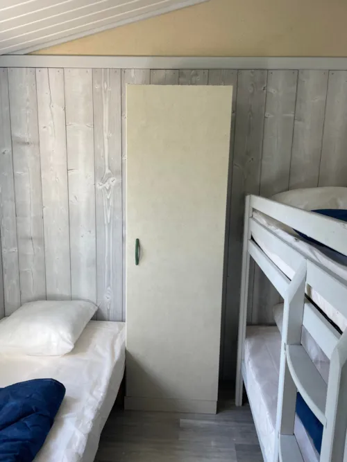Accommodation - Chalet Cornas -32M²- 2 Bedrooms, 6 Single Beds With Reversible Air Conditioning - image n°6 - Domaine Camping  Les Roches