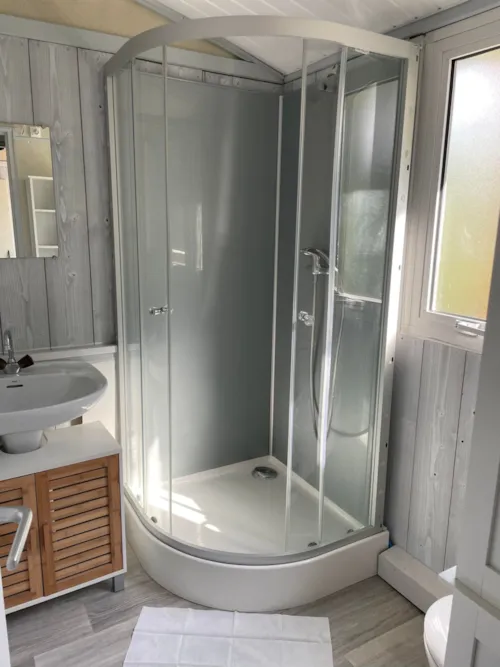 Accommodation - Chalet Cornas -32M²- 2 Bedrooms, 6 Single Beds With Reversible Air Conditioning - image n°8 - Domaine Camping  Les Roches