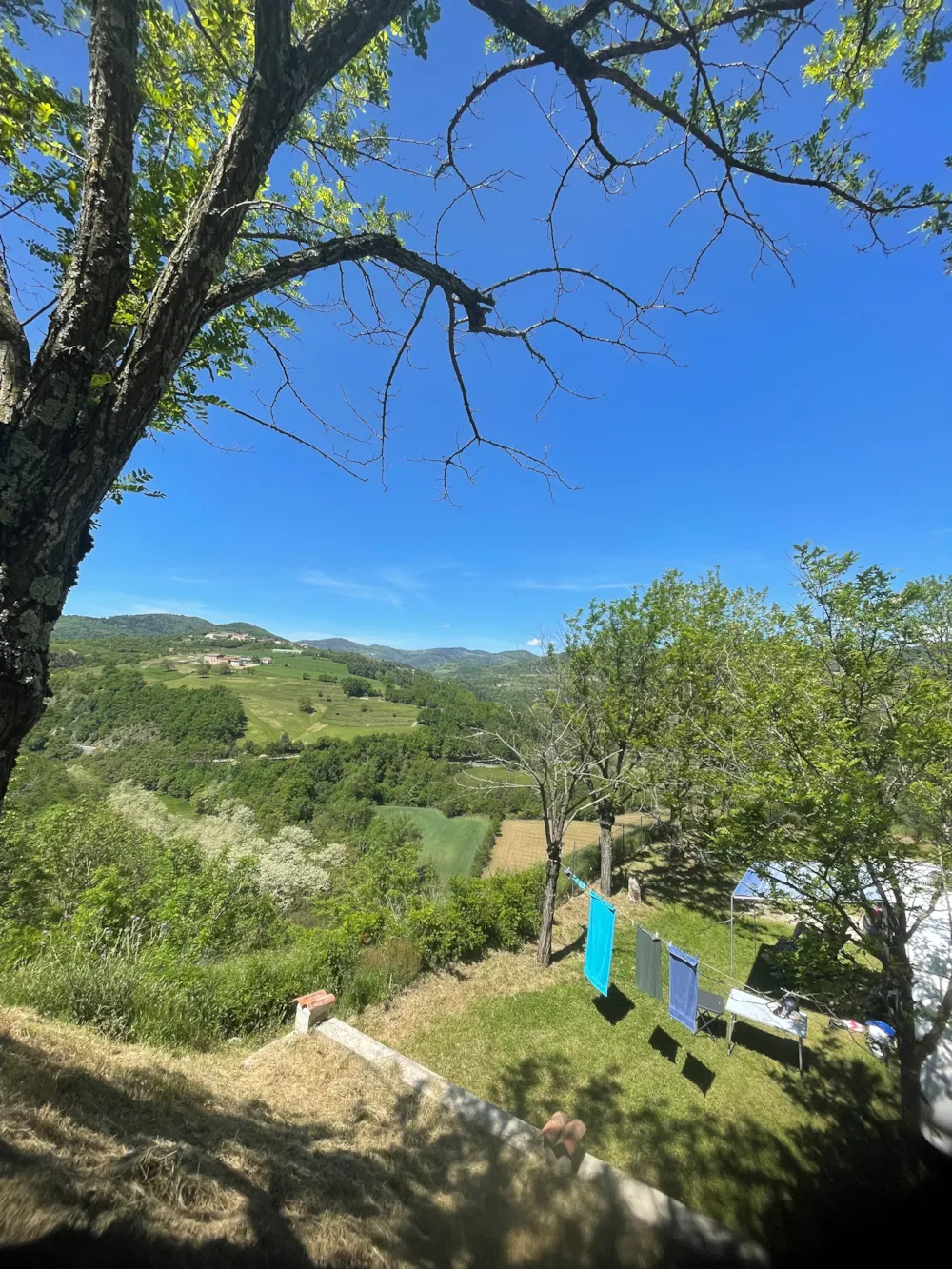 Emplacement - Emplacement 1 Ou 2 Personnes : 1 Véhicule + Tente Ou Caravane Ou Camping-Car - Domaine Camping  Les Roches