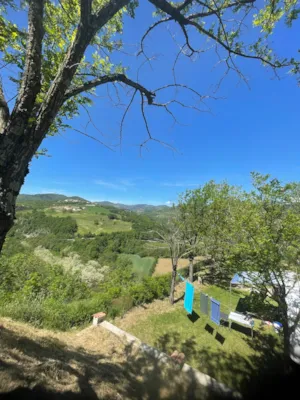 Emplacement - Pauschale 1 oder 2 Personen: Stellplatz + Auto + Zelt oder Wohnwagen - Domaine Camping  Les Roches