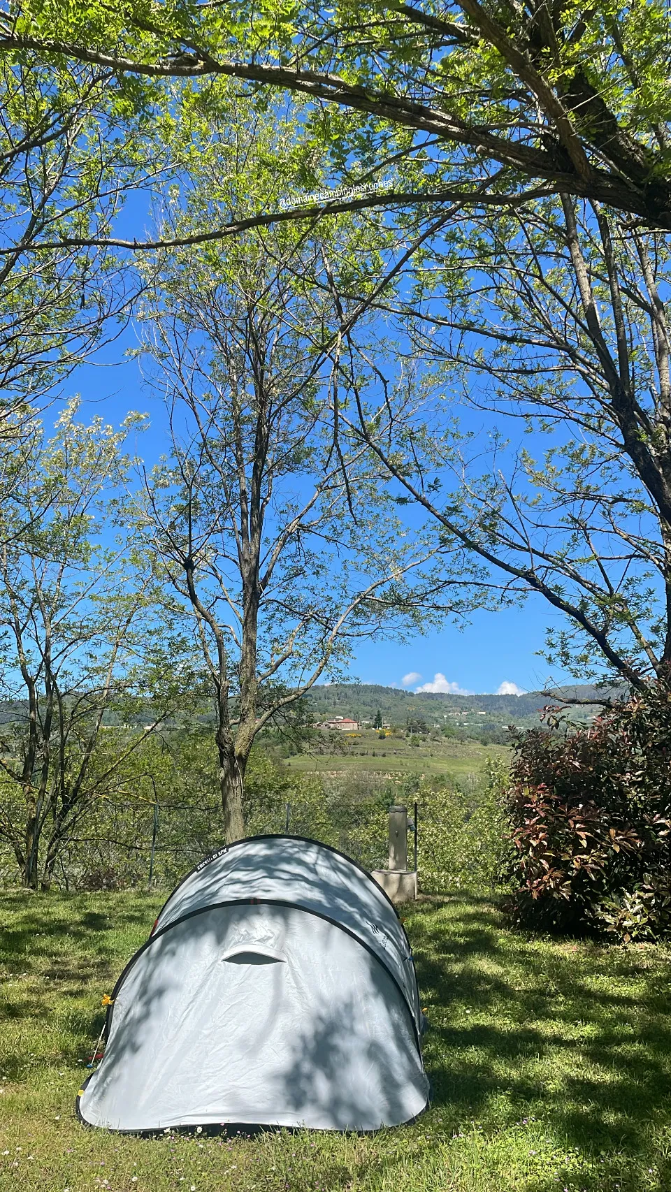 Emplacement - Forfait 1 Personne Seulement: Pour Vélo Ou Moto  Avec Petite Tente Sur Emplacement Partagé - Domaine Camping  Les Roches