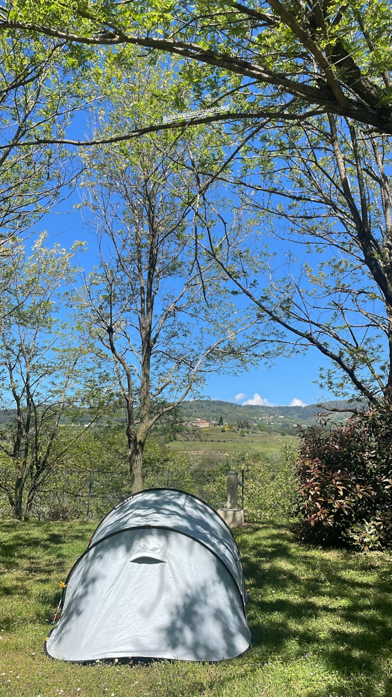 Paket NUR 1 PERSON: für Fahrrad oder Motorrad mit kleinem Zelt auf gemeinsamem Stellplatz