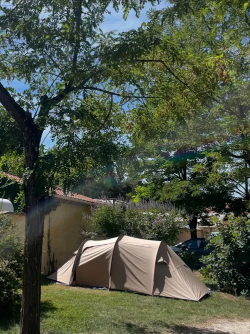 Pitch - Package 1 Or 2 Person: Pitch + Car + Tent Or Caravan - image n°8 - Domaine Camping  Les Roches