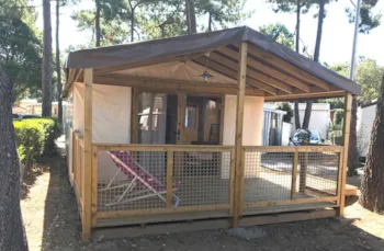 Mietunterkunft - Lodge Far West Für Menschen Mit Eingeschränkter Mobilität - 2 Schlafzimmer 25M² Mit Terrasse - Camping LES GENETS
