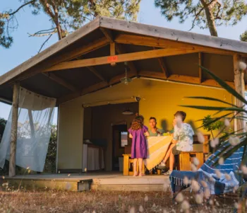 Mietunterkunft - Lodge Far West 2 Schlafzimmer 23M² Mit Terrasse - Camping LES GENETS