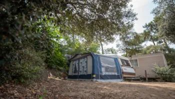 Stellplatz - Camping Stellplatz 85-100M² - Camping LES GENETS