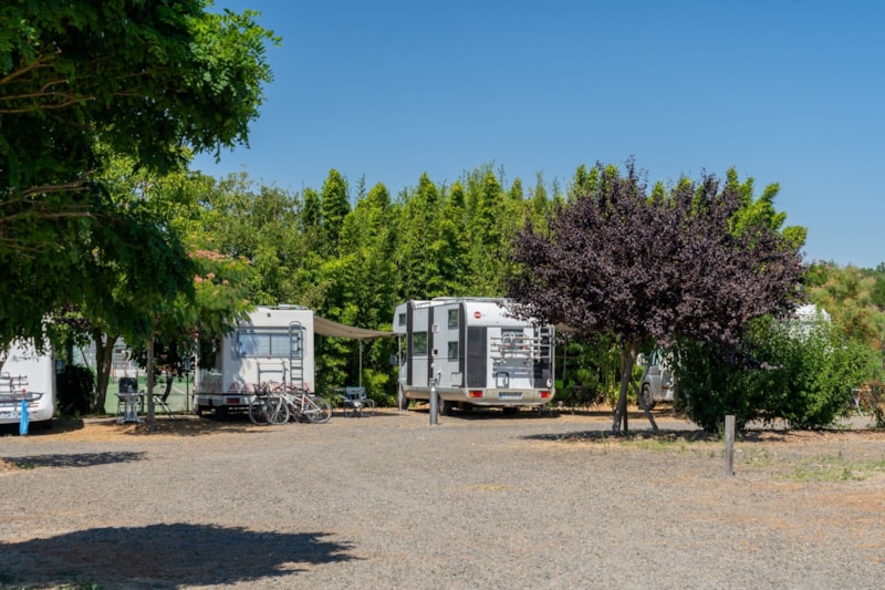 Pitch 50m² on a motorhome area