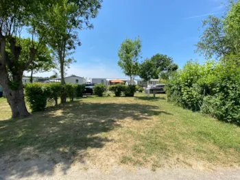 Stellplatz - Camping Stellplatz 85-100M² - Camping LE CHATEAU