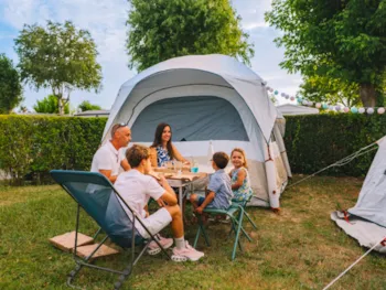 Stellplatz - Camping Stellplatz 85-100M² - Camping LE CHATEAU