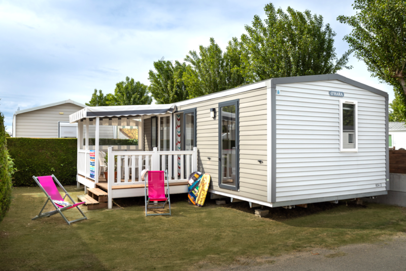 Stacaravan Grand Confort 30m² / 2 kamers - Half-schaduwrijk terras
