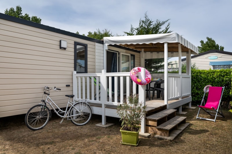 Stacaravan Grand Confort 27m² / 2 kamers - Half-schaduwrijk terras