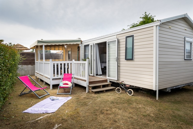 Stacaravan Grand Confort 31 m² / 3 kamers - Half-schaduwrijk terras