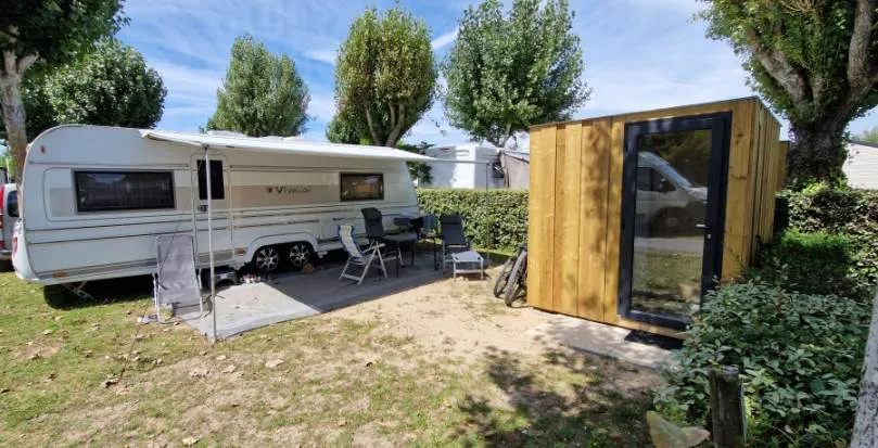 Emplacement - Forfait Premium : Forfait 2 Avec Sanitaire + Cuisine Individuelle - Camping La Prairie ****