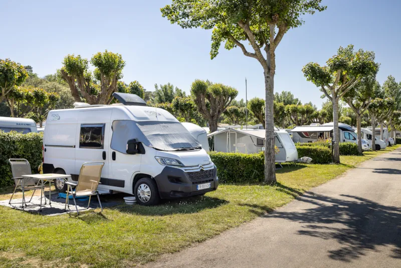 Forfait 2 : Emplacement 1 Voiture Électricité 6 Ampères