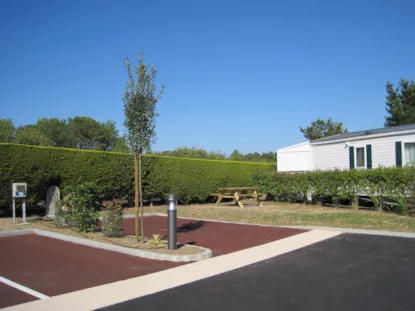 Emplacement 35M² Camping-Car (Sur Le Parking)