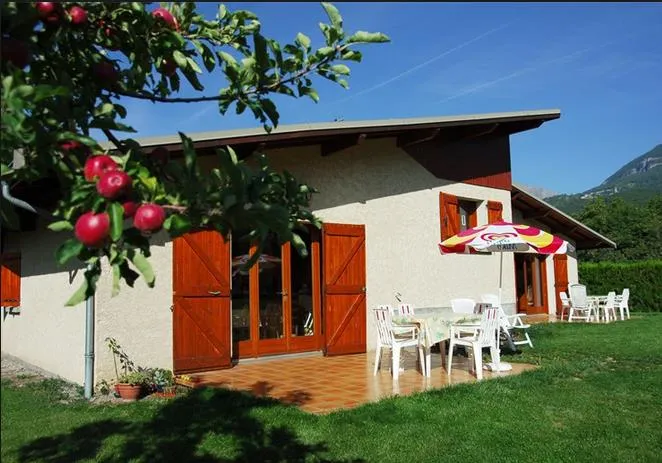 Camping Gîte Le Verger - Baratier 05 - image n°2 - Camping Direct