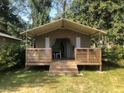 Location - Tente Lodge 2 Chambres Meublée Avec Terrasse - Sans Sanitaires - CAMPING LES VIOLETTES