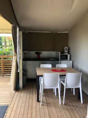 Mietunterkunft - Zelt Lodge 2 Schlafzimmer  - Ohne Sanitäranlagen - CAMPING LES VIOLETTES