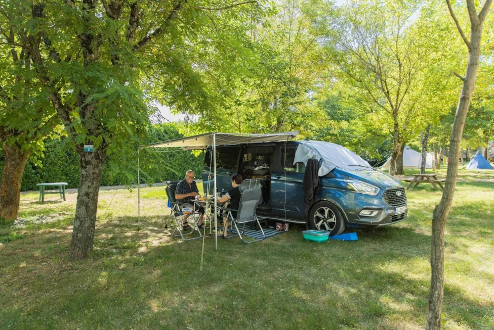 Stellplatz - Stellplatz Zelt/Wohnwagen 2 Men +1 Auto + Strom - image n°10 - Camping La Résidence d'Eté