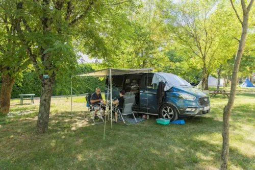 Emplacement - Emplacement Tente Ou Caravane Ou Camping Car 2 Pers + 1 Voiture + Électricité - image n°10 - Camping La Résidence d'Eté