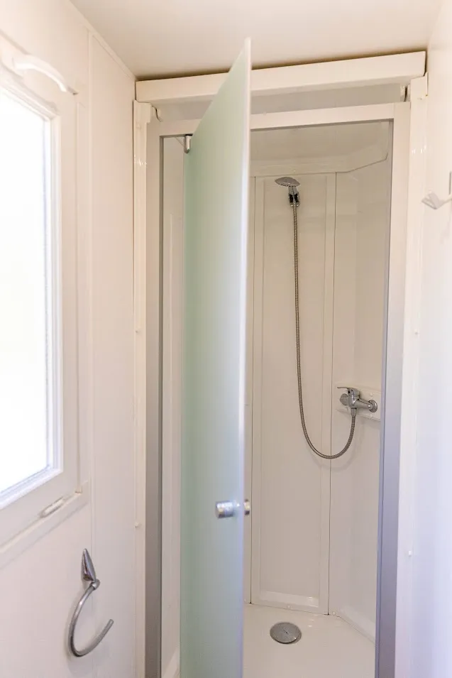Accommodation - Cottage Premium Clim - 29 M² - 2 Chambres – 4/6 Pers - Air-Conditioned & Plancha - image n°3 - Camping La Résidence d'Eté