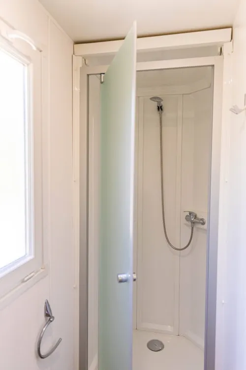 Location - Cottage Premium Clim - 29 M² - 2 Chambres – 4/6 Pers - Climatisation & Plancha - image n°3 - Camping La Résidence d'Eté