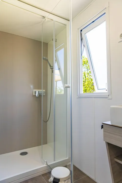 Mietunterkunft - Cottage Prestige Famille Clim - 35 M² - 3 Zimmer - 6/8 Men - Klimaanlage & Plancha - image n°2 - Camping La Résidence d'Eté