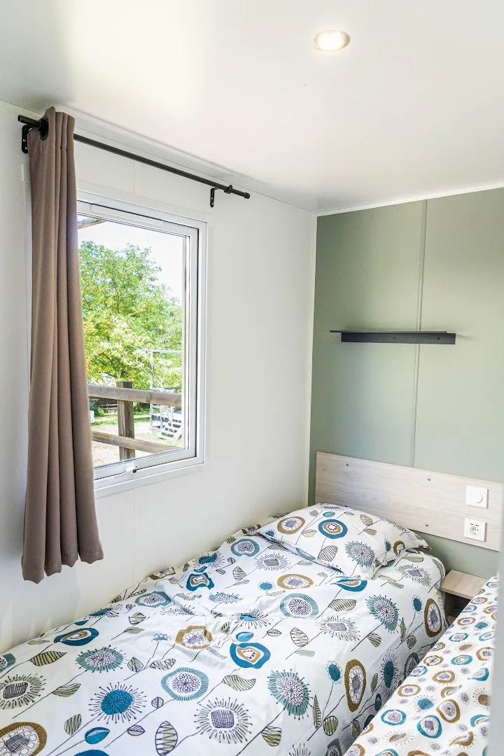 Accommodation - Cottage Prestige Famille Clim - 35 M²- 3 Bedrooms - 6/8 Pers - Climatisation & Plancha - image n°5 - Camping La Résidence d'Eté