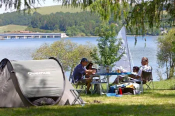 Stellplatz - Classic Pitch-Paket - Seeblick - Camping Le Caussanel