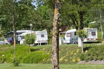 Stellplatz - Confort-Stellplatzpaket - Camping Le Caussanel