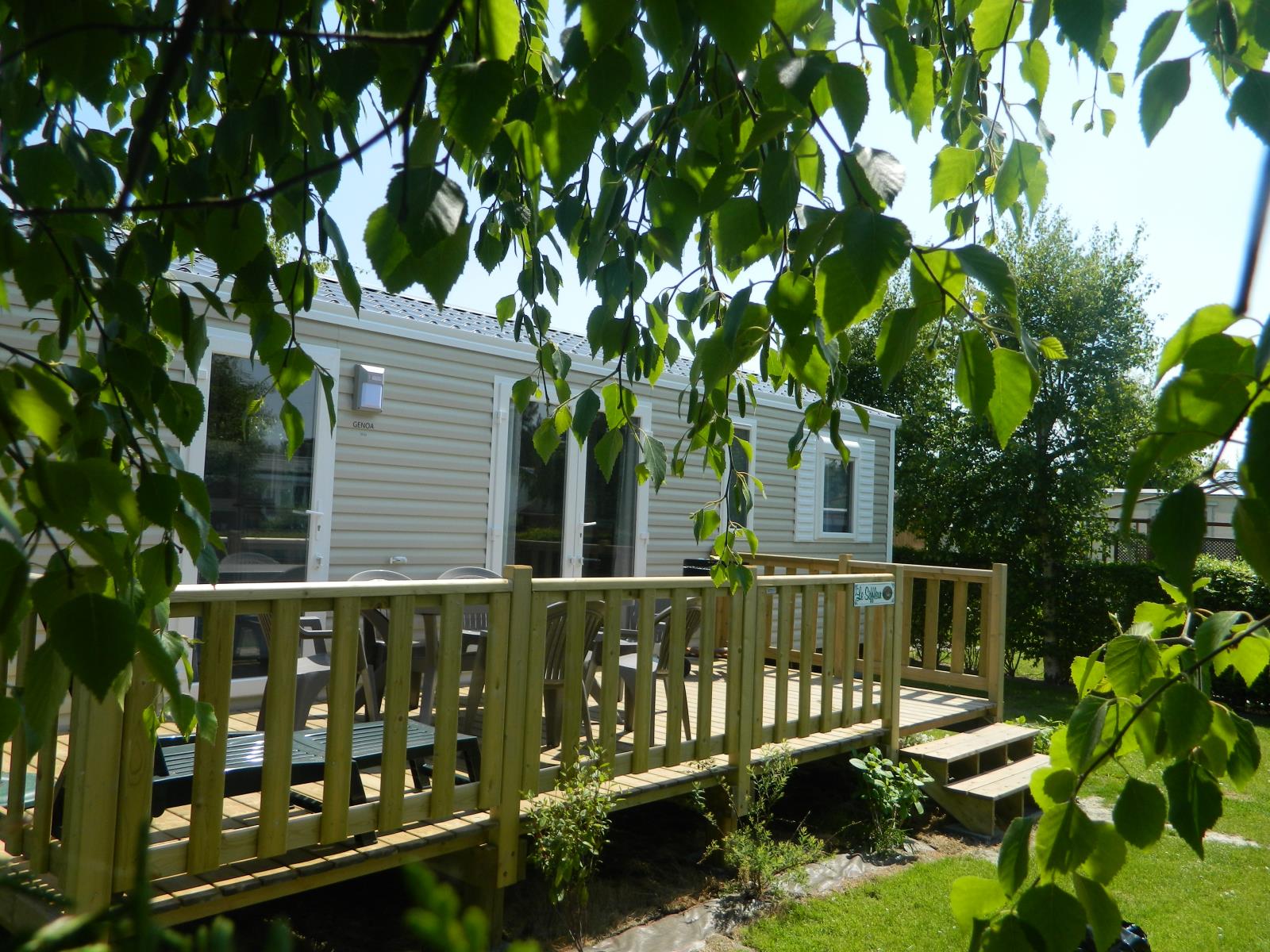 Location - Mobil-Home (3 Chambres) Avec Terrasse Couverte - Camping Le Champ Neuf