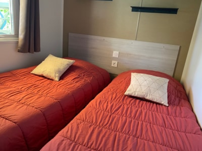 Mobile home (2 bedrooms) with dishwasher, 2 bathrooms and covered terrace