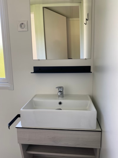 Mobile home (2 bedrooms) with dishwasher, 2 bathrooms and covered terrace