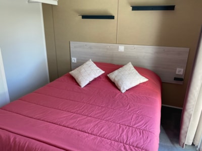 Mobile home (2 bedrooms) with dishwasher, 2 bathrooms and covered terrace