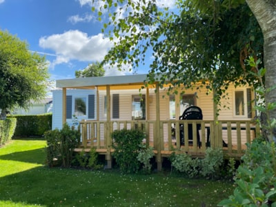 Mobile-Home (3 bedrooms) with covered terrace