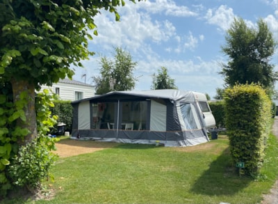 Confort Package: (car + tent or caravan + electricity)