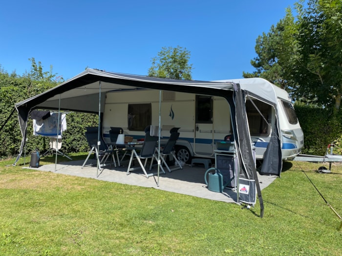 Forfait Confort (1 Tente / 1 Caravane, 1 Véhicule, Électricité)