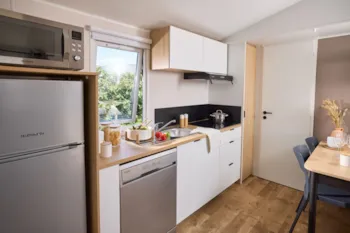 Mietunterkunft - Prestige-Mobilheim (3 Schlafzimmer) Mit Geschirrspüler, Klimaanlage Und Überdachter Terrasse - Camping Le Champ Neuf