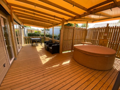 VIP mobile home (private spa + covered terrace + dishwasher)