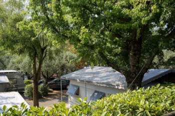 Stellplatz - Stellplatz + Zelt, Wohnwagen Oder Wohnmobil + 1 Fahrzeug + Strom - Camping La Rocca