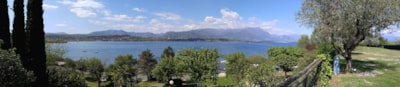 Pitch with lake view + tent, caravan or camping-car + 1 vehicle + electricity — 4