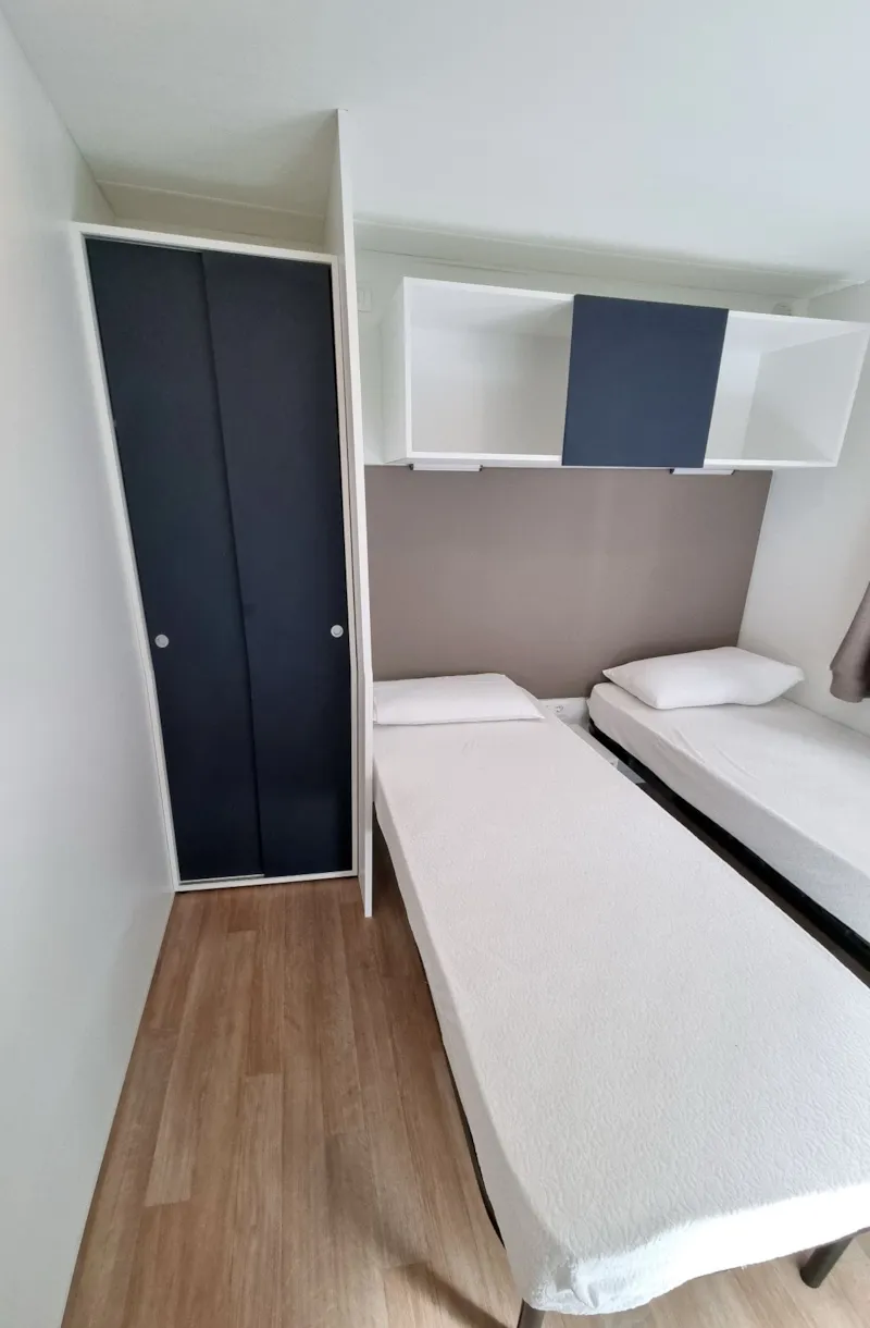 Maxicaravan Pisenze (7.7M X 4M) With A.C.