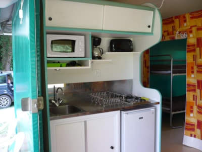 Kanada tent with sanitaries — 3