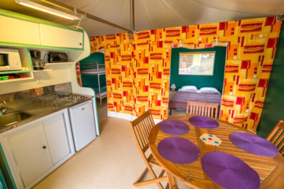 Kanada tent with sanitaries — 2